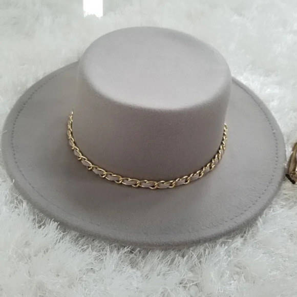 BRIM HAT W/ CHAIN ACCENT - Picture 1 of 2